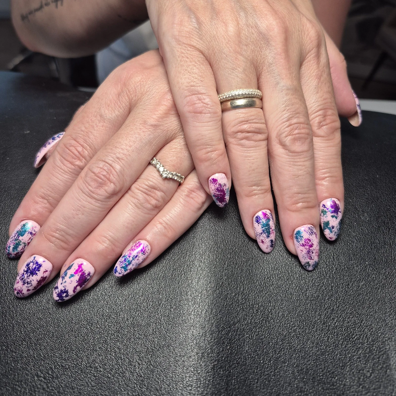 Manicure ze wzorami wykonany w Dermline